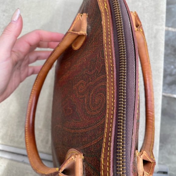 Elegant Brown Paisley Handbag - Picture 10 of 10